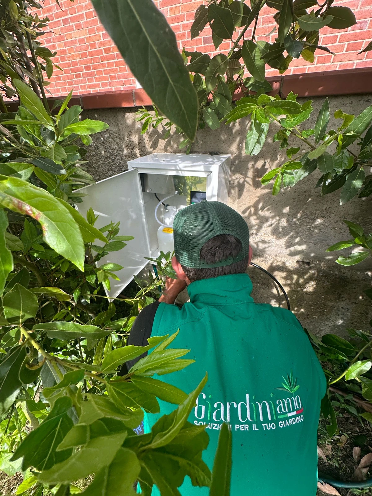 Giardiniere al lavoro